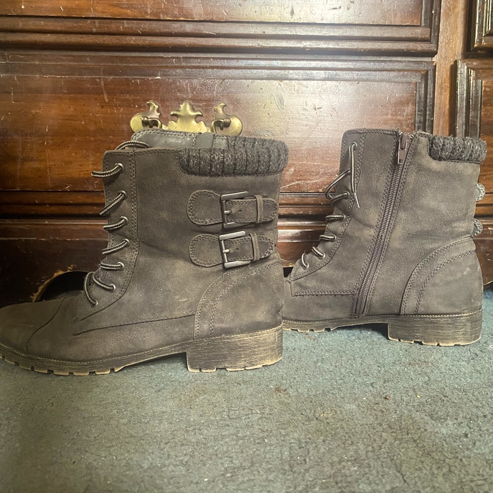 grey boots size 10
